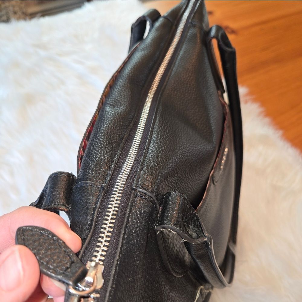 Lodis Elegant Black Leather Shoulder Bag - Picture 5 of 10